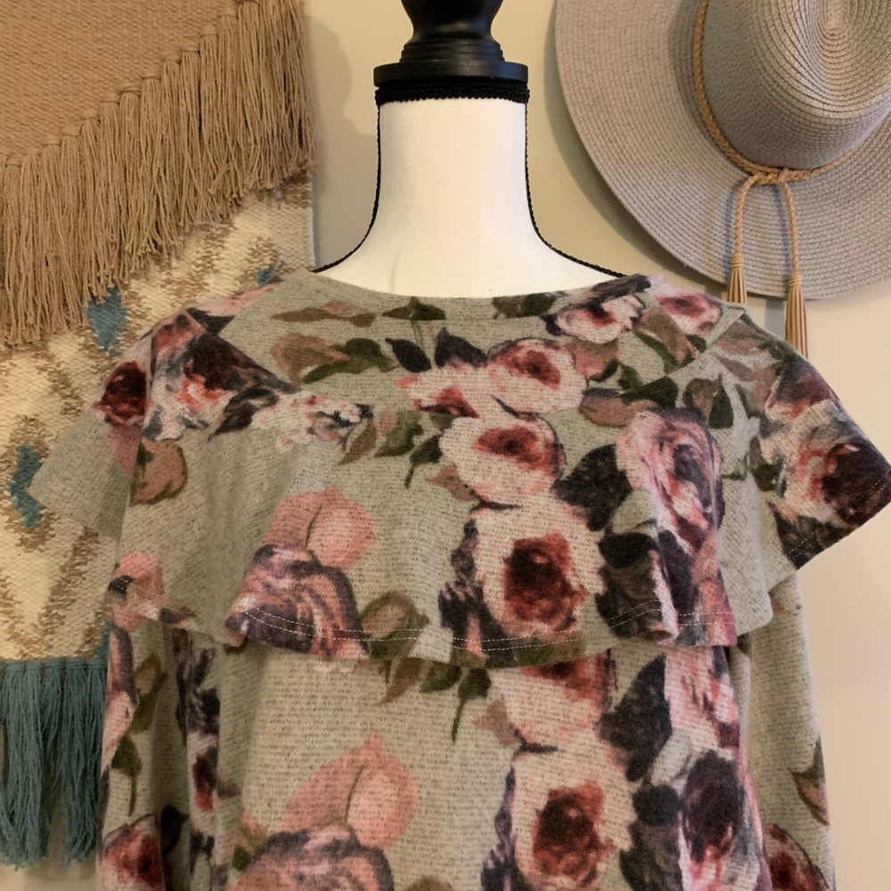 Donated Peach Love California floral sweater with ruffle neck size large NWOT - Picture 2 of 7